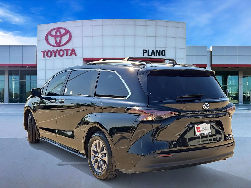 Used 2023 Toyota Sienna XLE Passenger Van