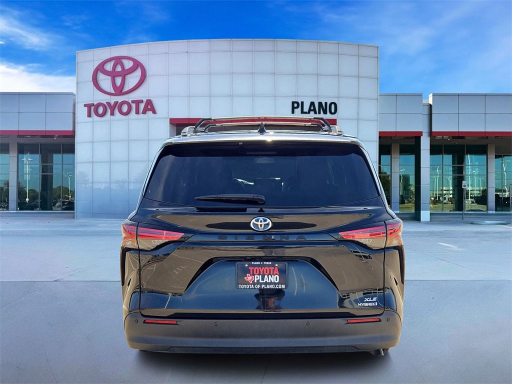 Used 2022 Toyota Sienna XLE Passenger Van