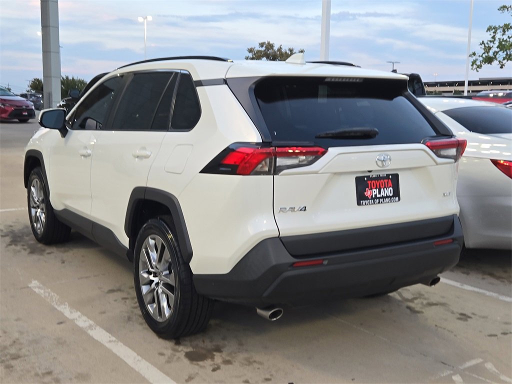 2022 Toyota RAV4 XLE Premium photo 2