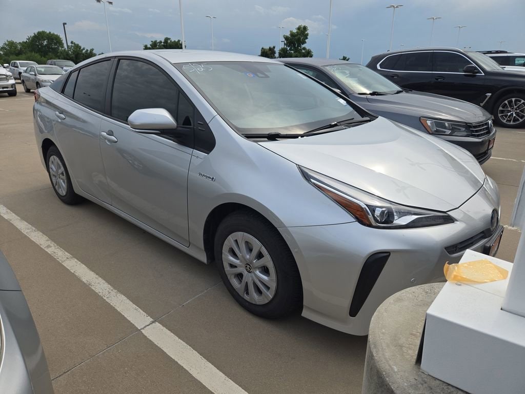 Used 2022 Toyota Prius L Hatchback