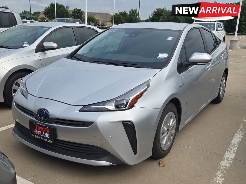 Used 2022 Toyota Prius L Hatchback