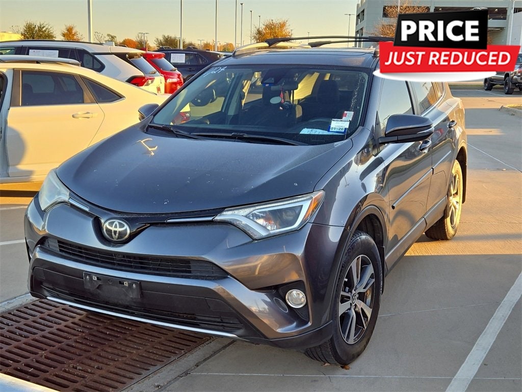 2017 Toyota RAV4 XLE's photo