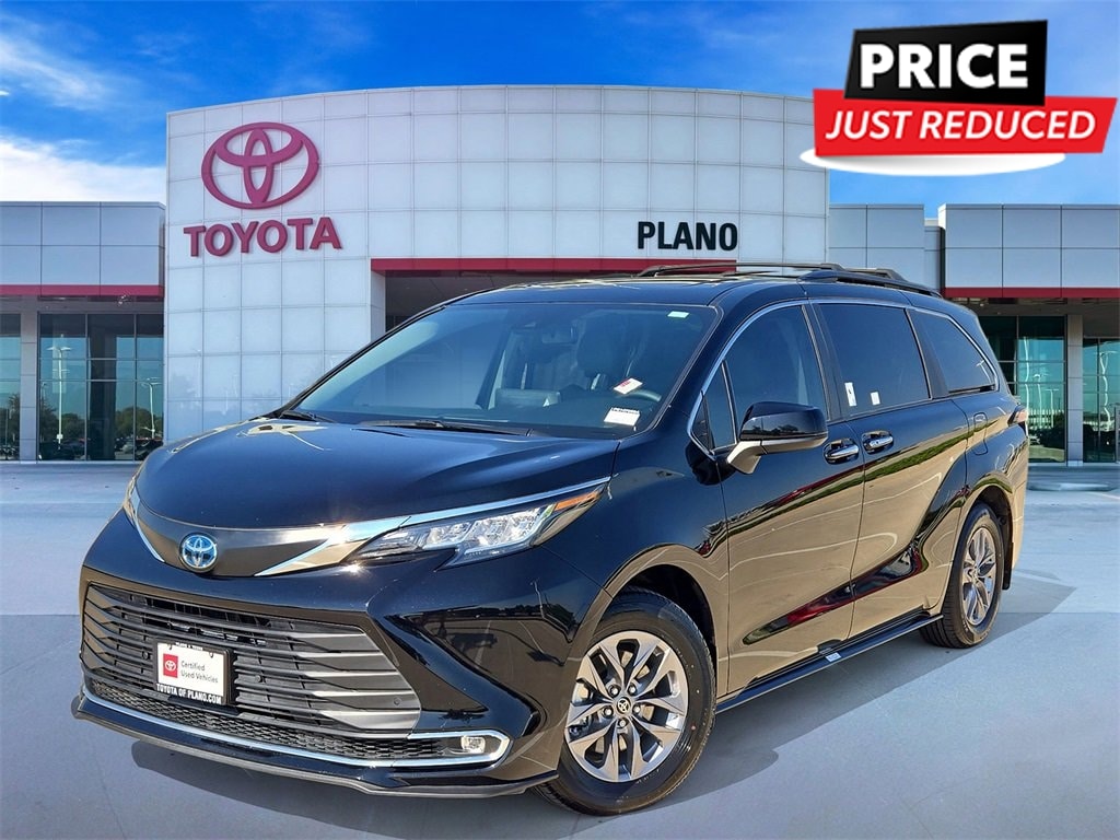 Used 2023 Toyota Sienna XLE Passenger Van