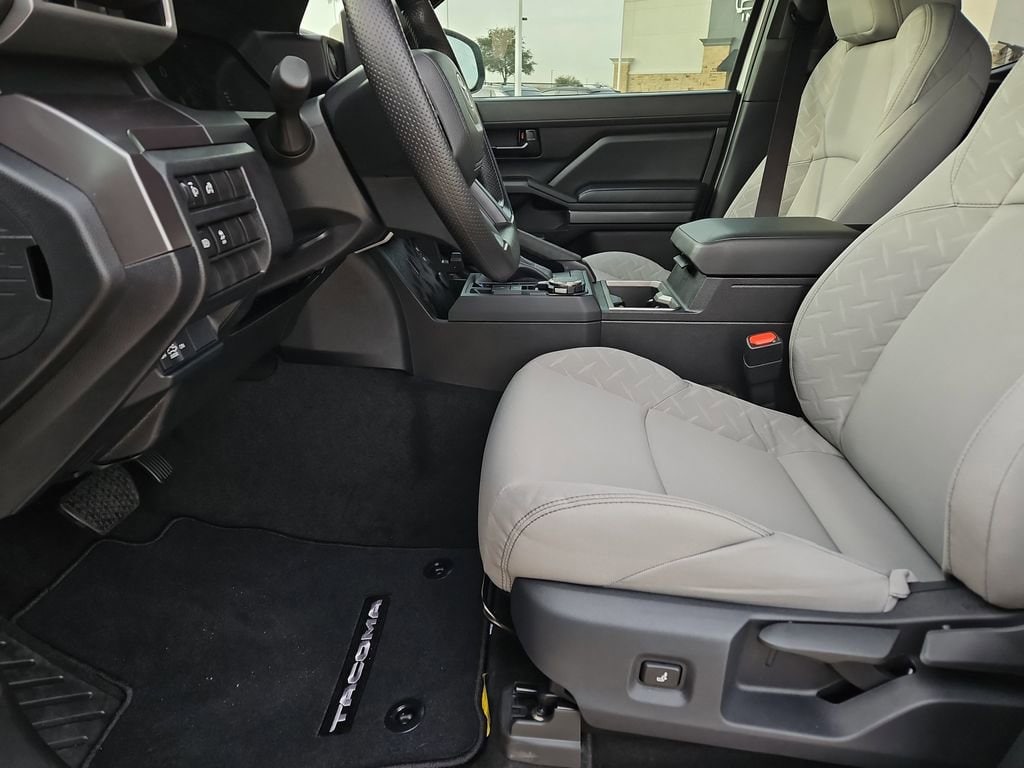 2026 Toyota Tacoma SR5 - Photo 17