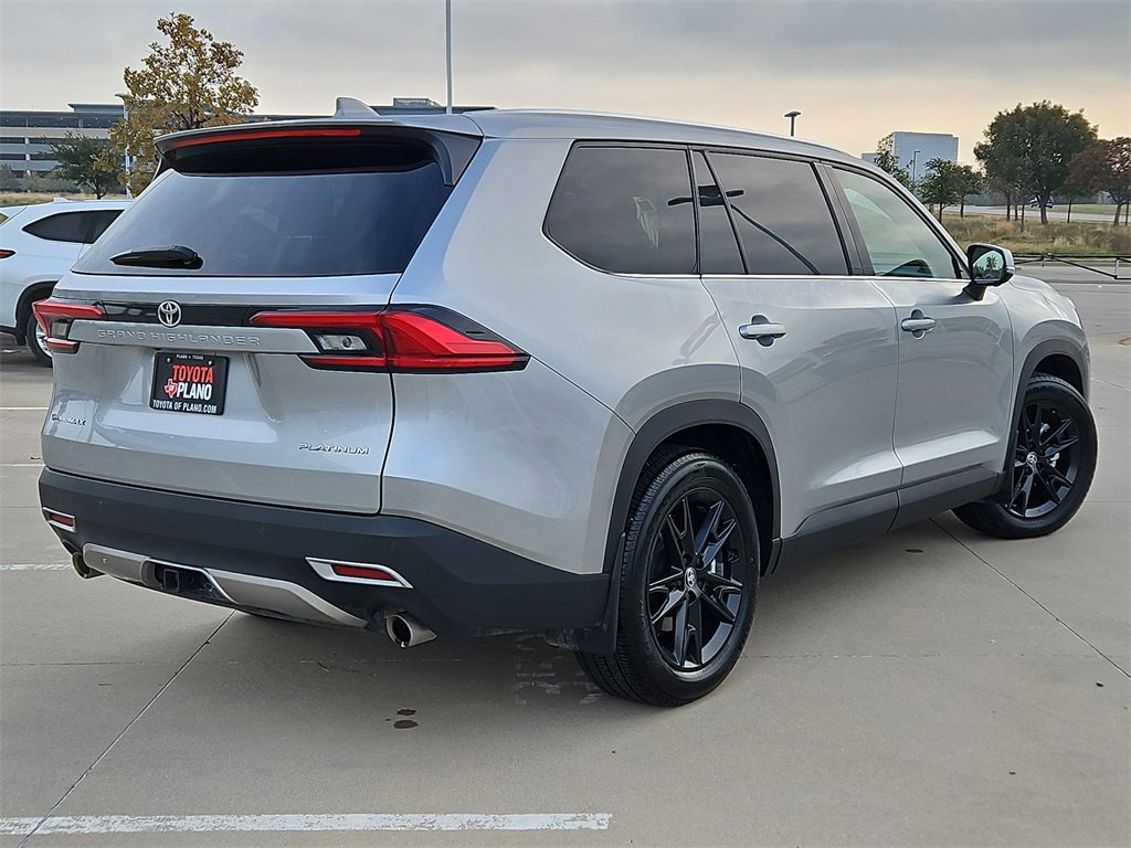 2024 Toyota Highlander Hybrid Platinum photo 3