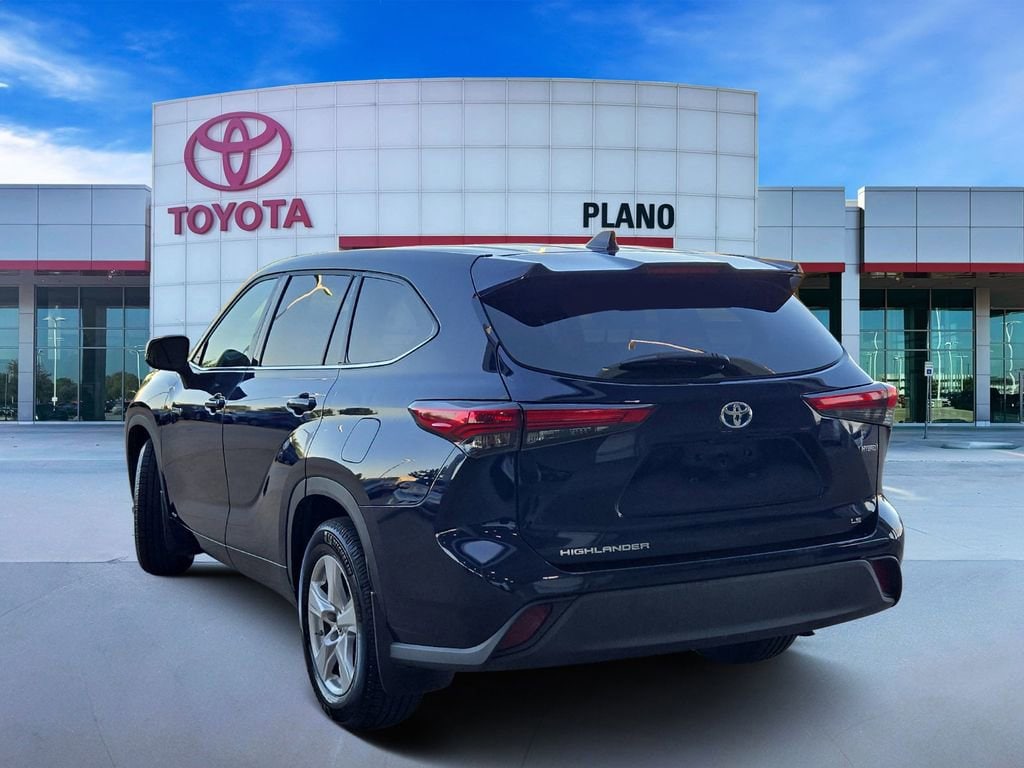 Used 2021 Toyota Highlander Hybrid LE Sport Utility