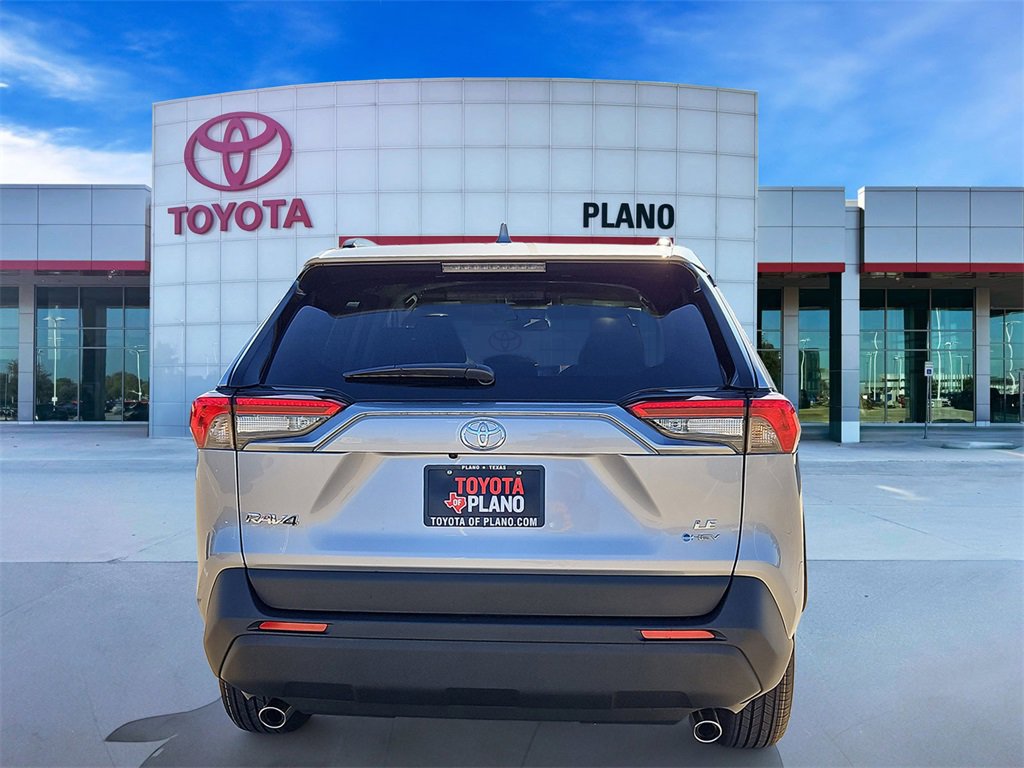 2025 Toyota RAV4 Hybrid LE photo 3
