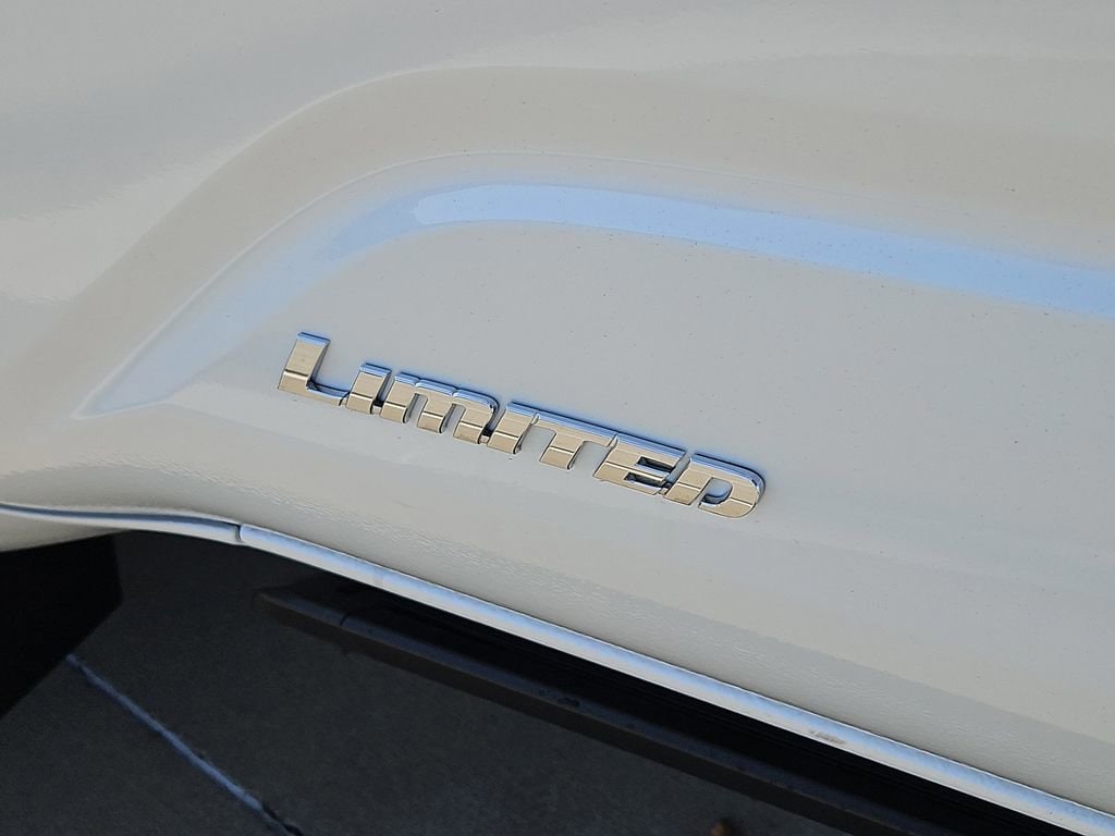 2025 Toyota Tacoma Limited - Photo 8