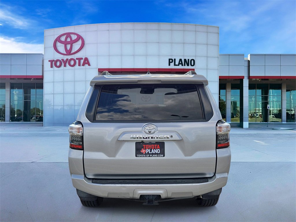 2020 Toyota 4Runner SR5 photo 3