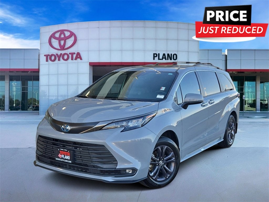 2024 Toyota Sienna Woodland Edition's photo