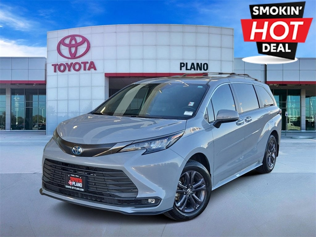 2024 Toyota Sienna Woodland Edition's photo