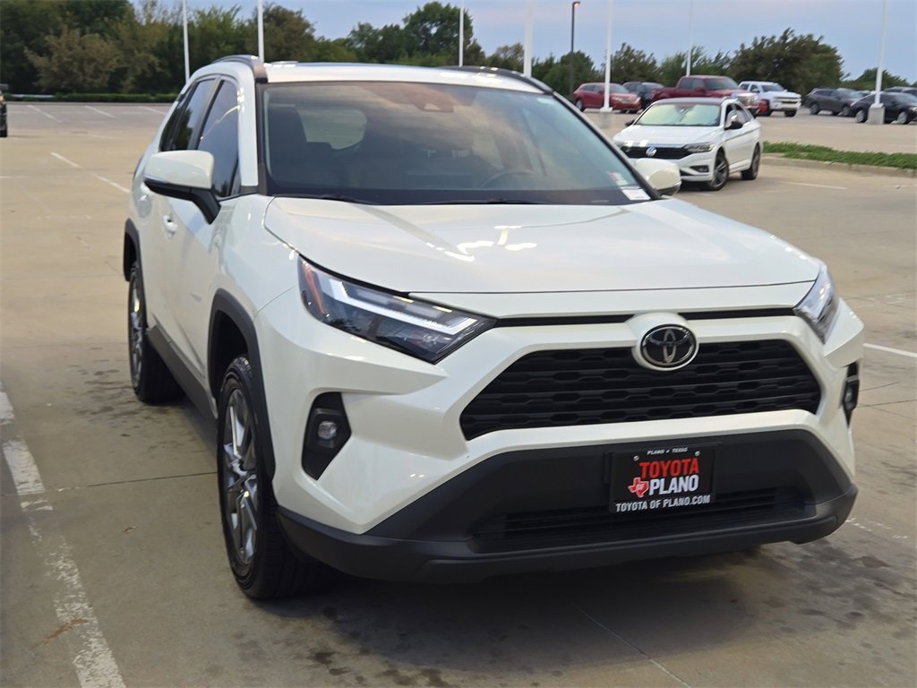 2022 Toyota RAV4 XLE Premium photo 4