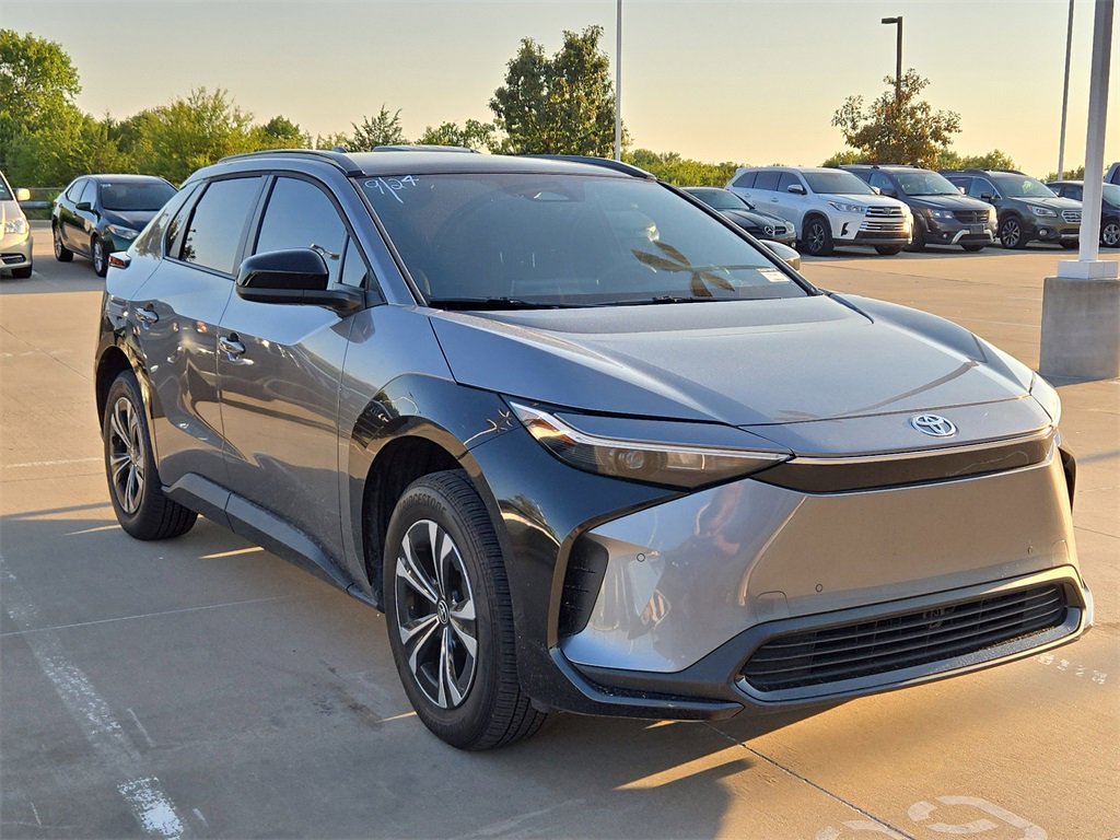 2024 Toyota bZ4X XLE photo 4