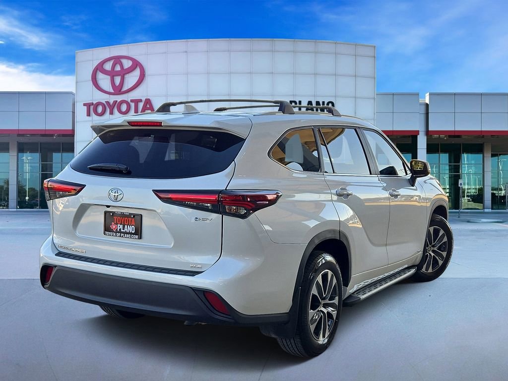 Used 2025 Toyota Highlander Hybrid XLE Sport Utility