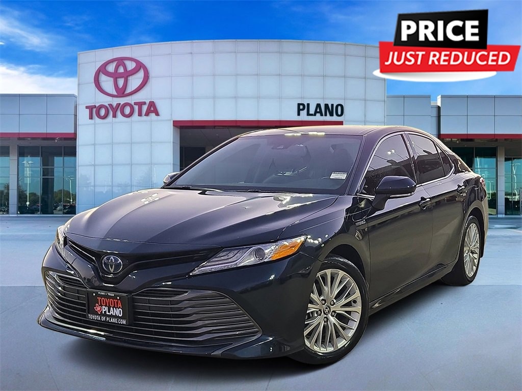 2020 Toyota Camry XLE's photo