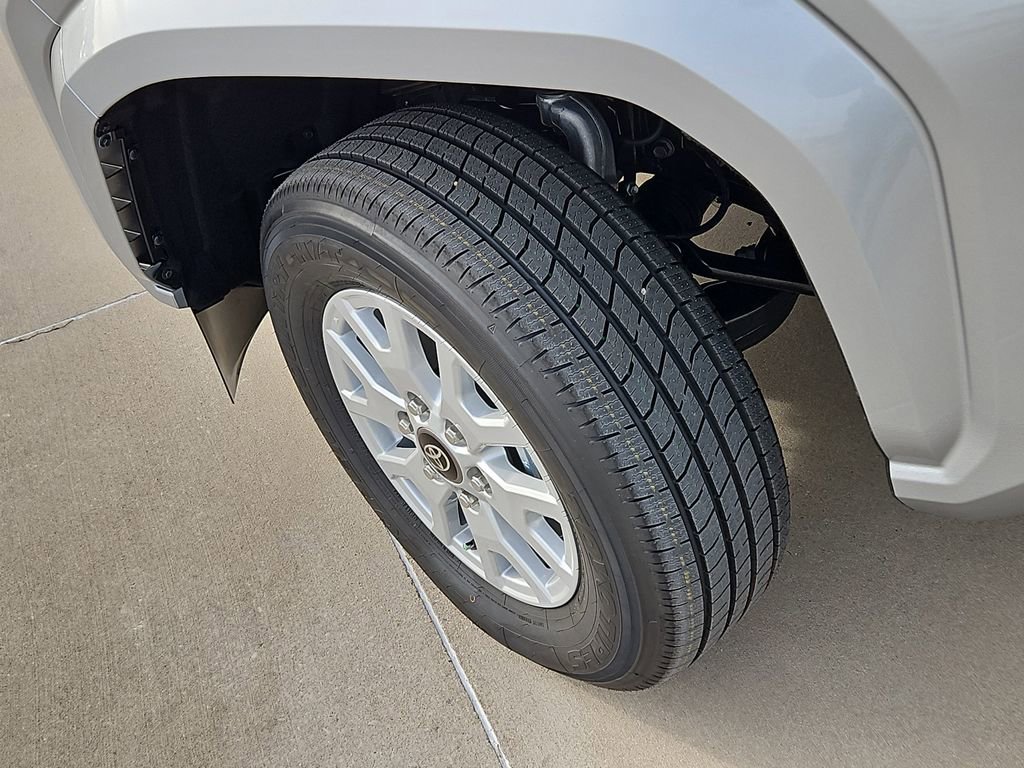 2026 Toyota Tacoma SR5 - Photo 8