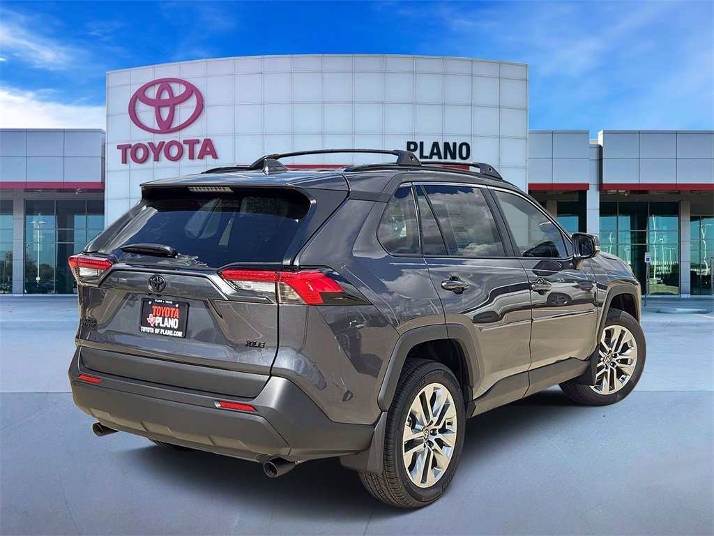 2025 Toyota RAV4 XLE Premium photo 4