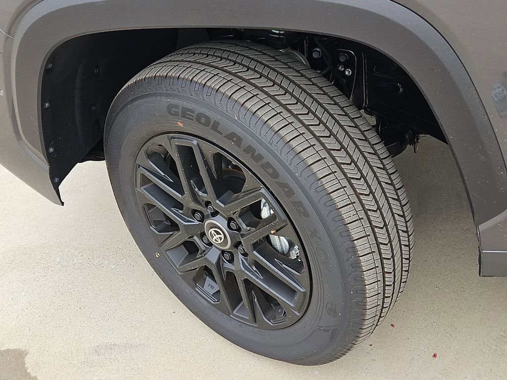 2026 Toyota Tundra Limited - Photo 8