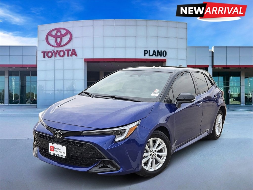 2024 Toyota Corolla Hatchback SE's photo