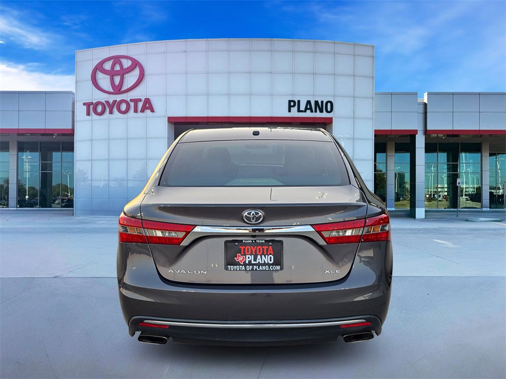 2016 Toyota Avalon XLE photo 3