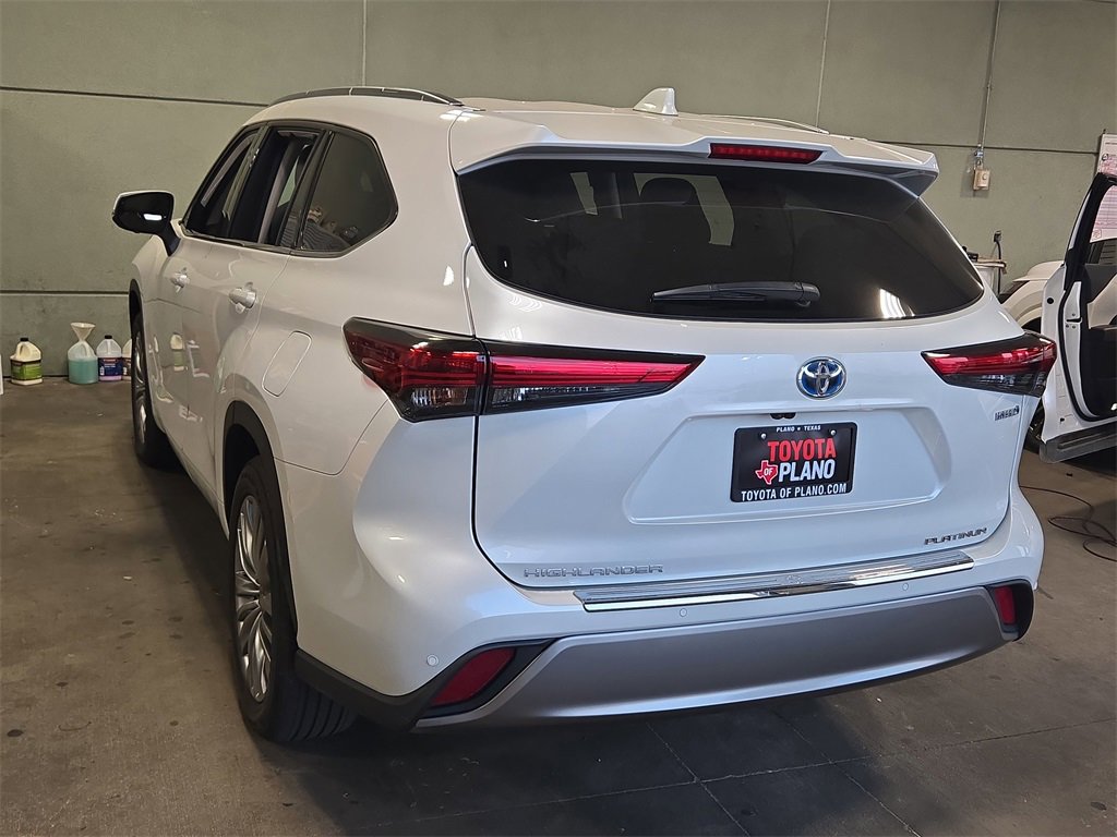 2023 Toyota Highlander Hybrid Platinum photo 2
