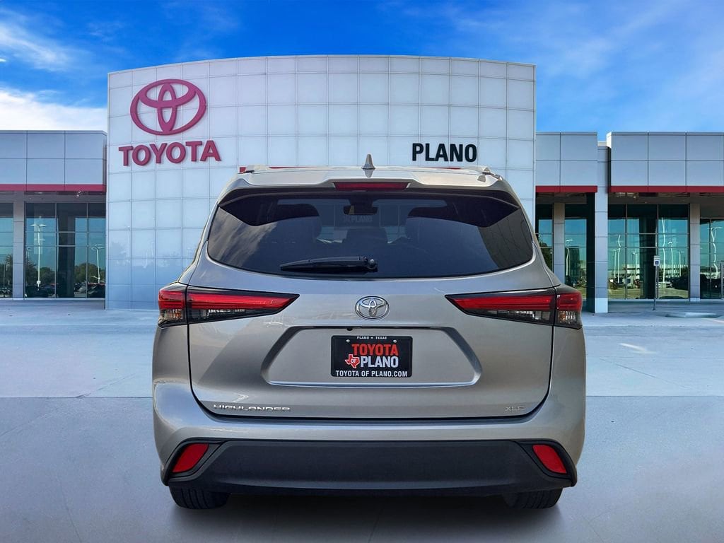 Used 2022 Toyota Highlander XLE Sport Utility