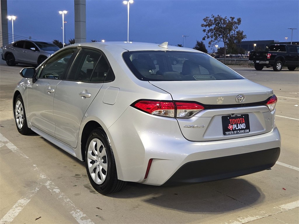 2023 Toyota Corolla LE photo 2