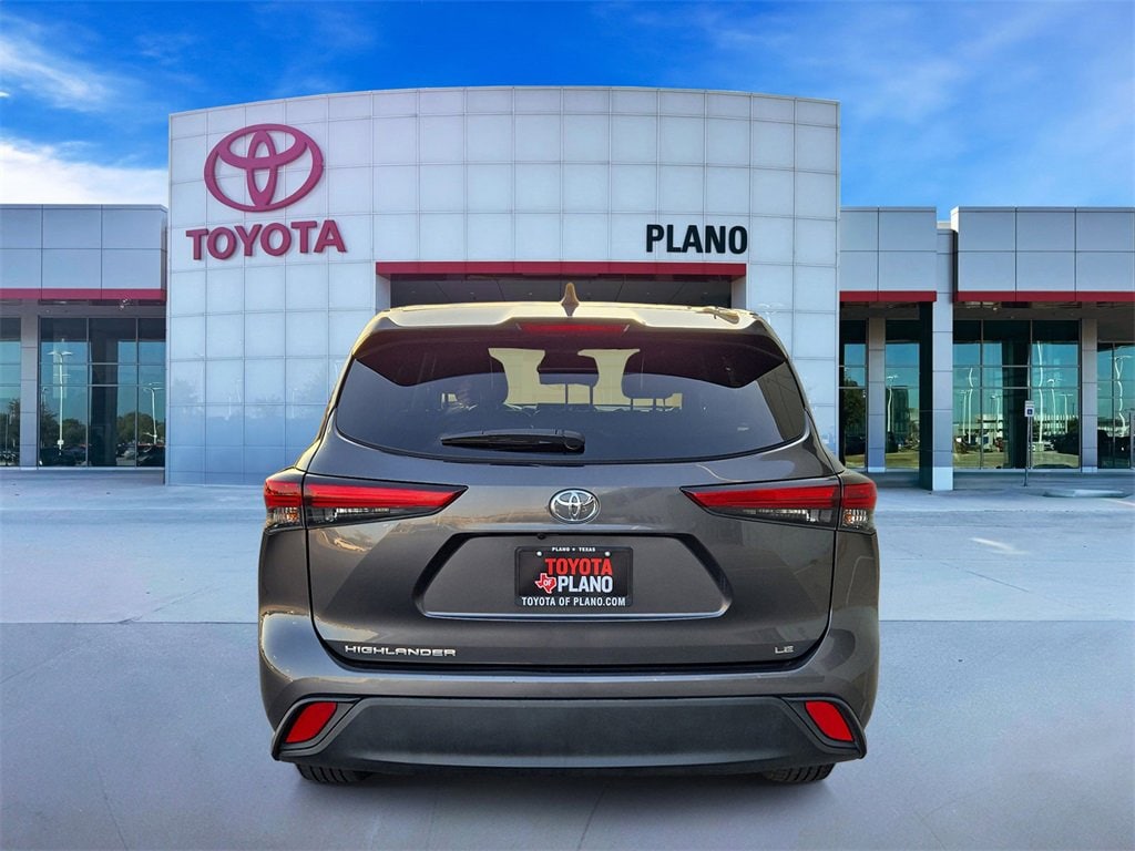 Used 2022 Toyota Highlander LE Sport Utility