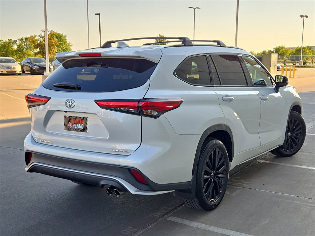 2023 Toyota Highlander L photo 2