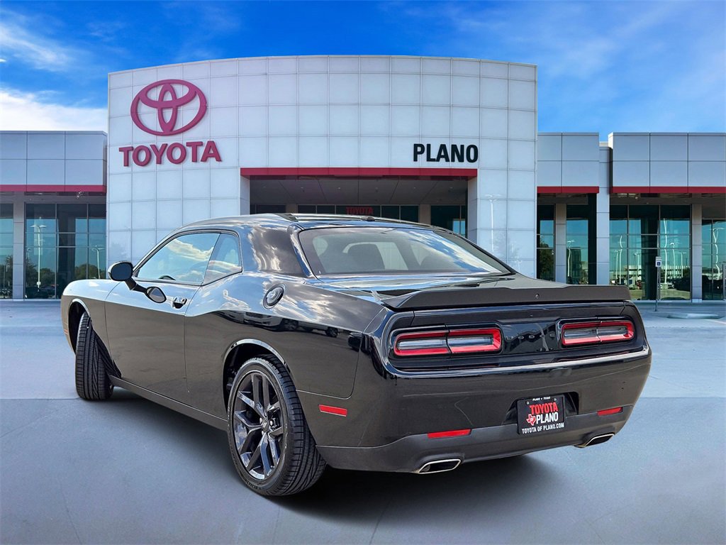 2023 Dodge Challenger SXT photo 2