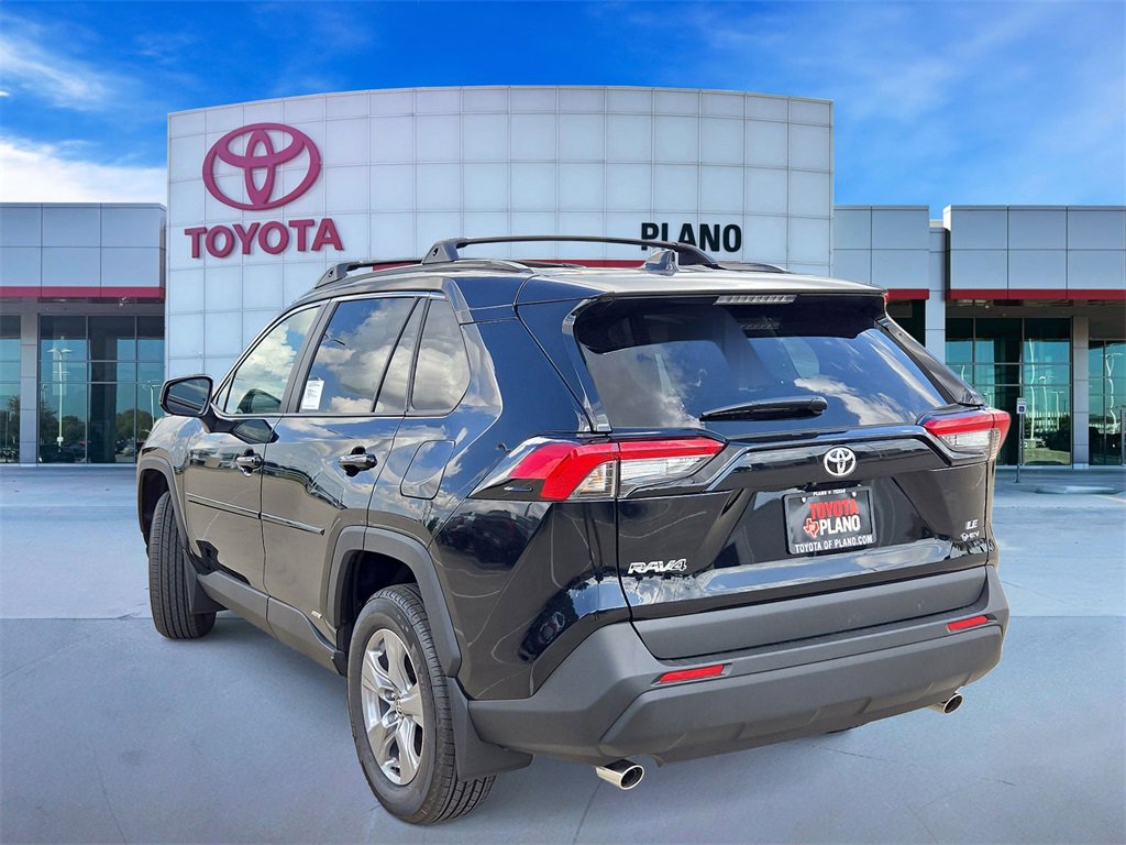 2025 Toyota RAV4 Hybrid LE photo 2