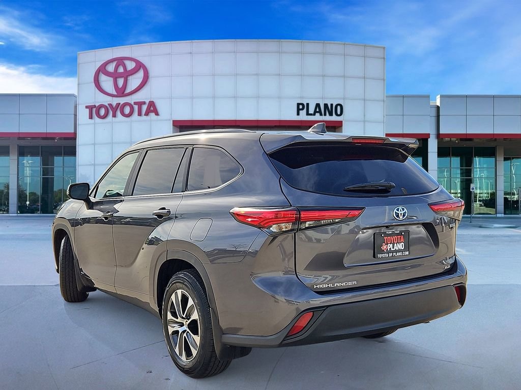 Used 2023 Toyota Highlander Hybrid XLE Sport Utility