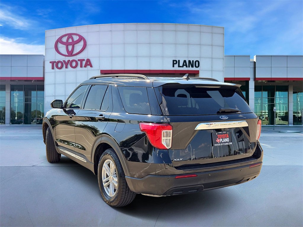 2022 Ford Explorer XLT Sport photo 2