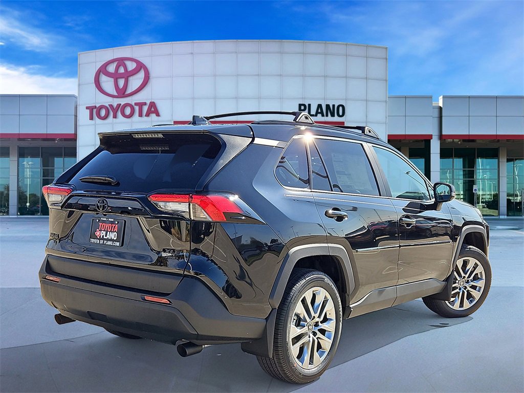 2025 Toyota RAV4 XLE Premium photo 4