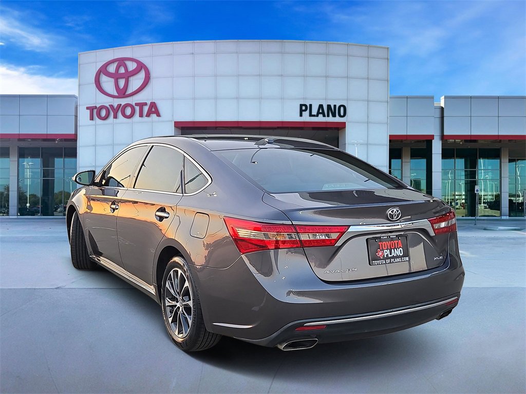 2016 Toyota Avalon XLE photo 2