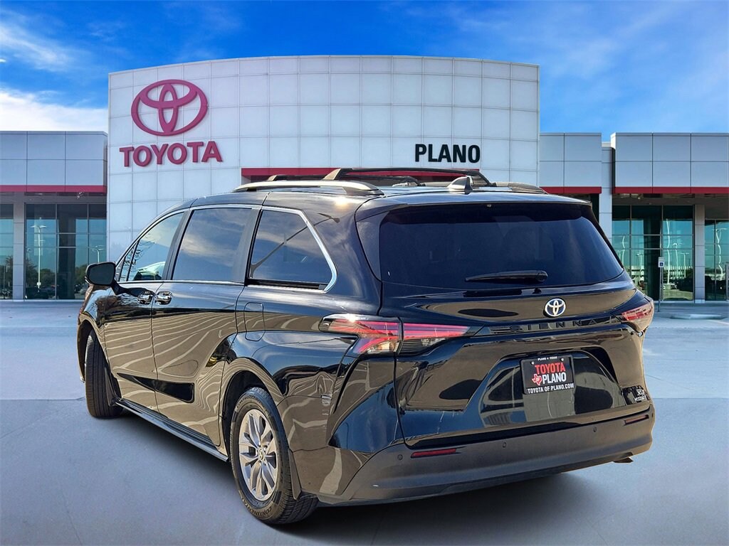 Used 2022 Toyota Sienna XLE Passenger Van