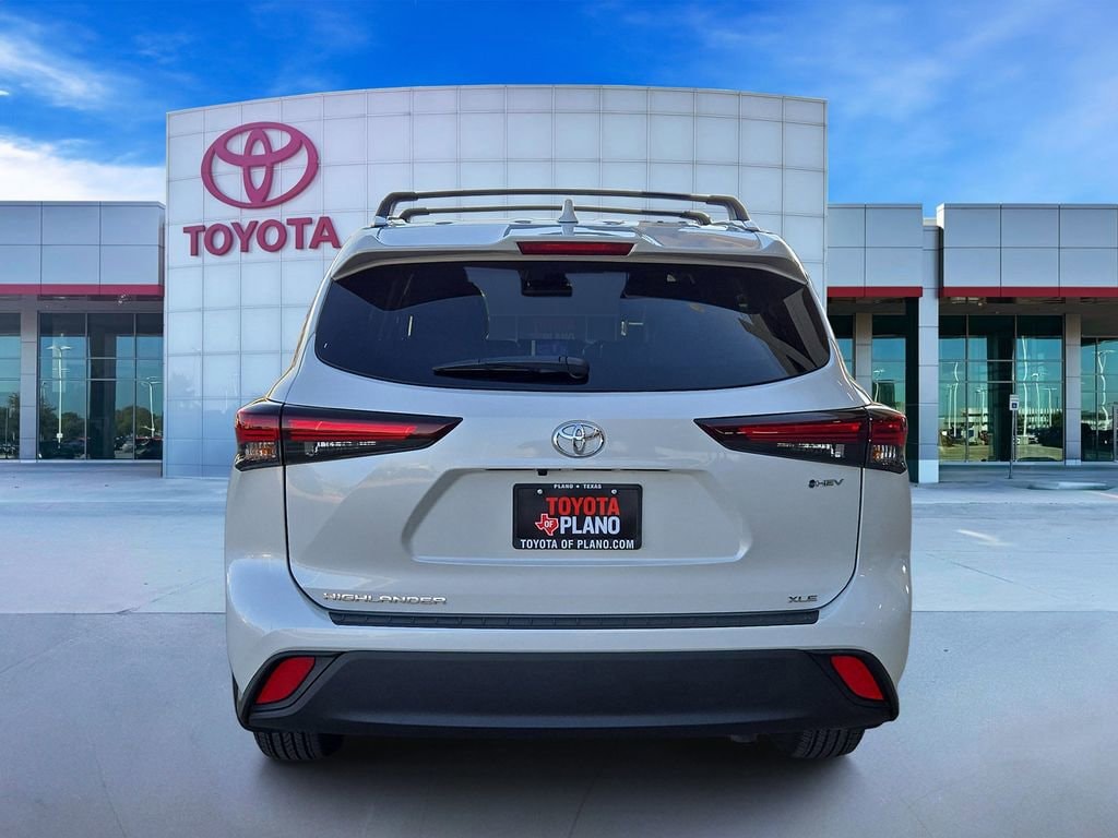 Used 2025 Toyota Highlander Hybrid XLE Sport Utility