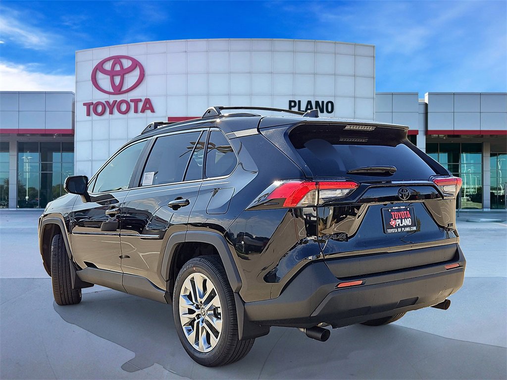 2025 Toyota RAV4 XLE Premium photo 2