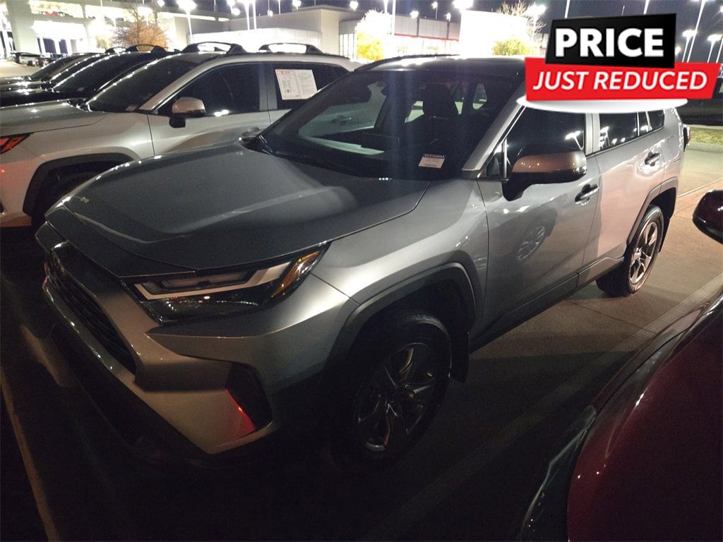 2025 Toyota RAV4 XLE's photo