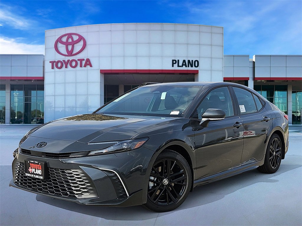 2026 Toyota Camry SE's photo