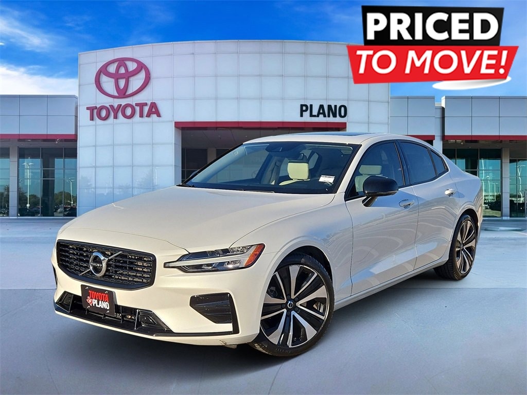 Used 2022 Volvo S60 B5 Momentum Sedan