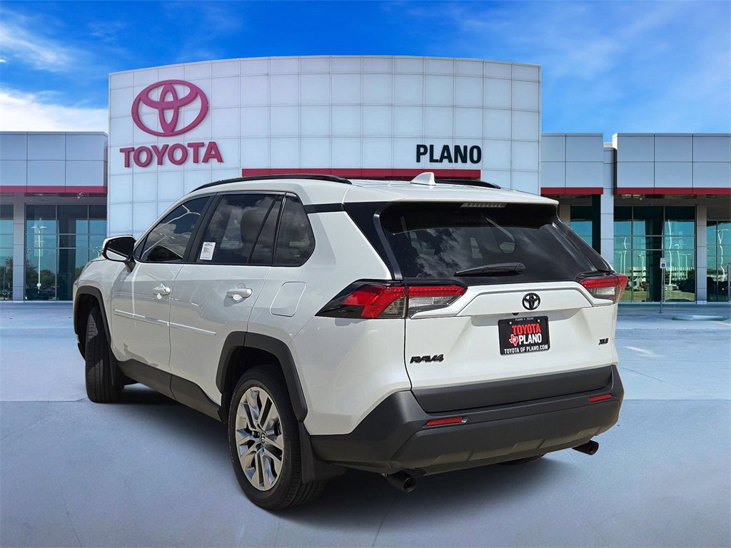 2025 Toyota RAV4 XLE Premium photo 2