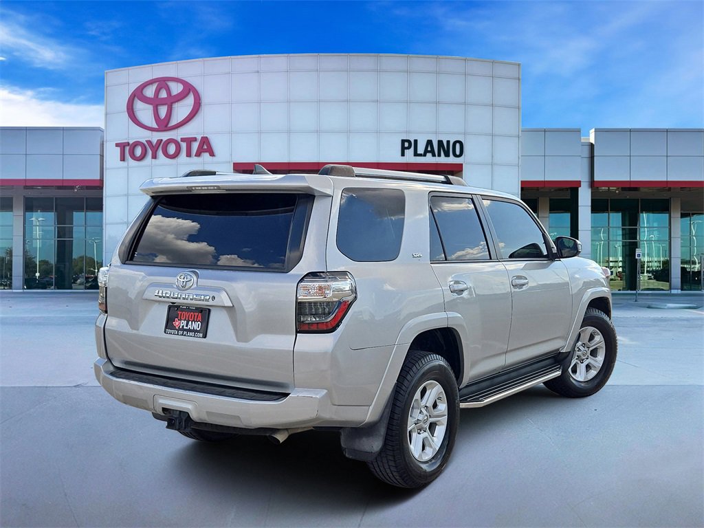 2020 Toyota 4Runner SR5 photo 4