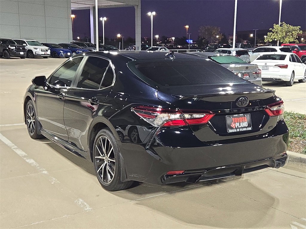 2024 Toyota Camry SE photo 2