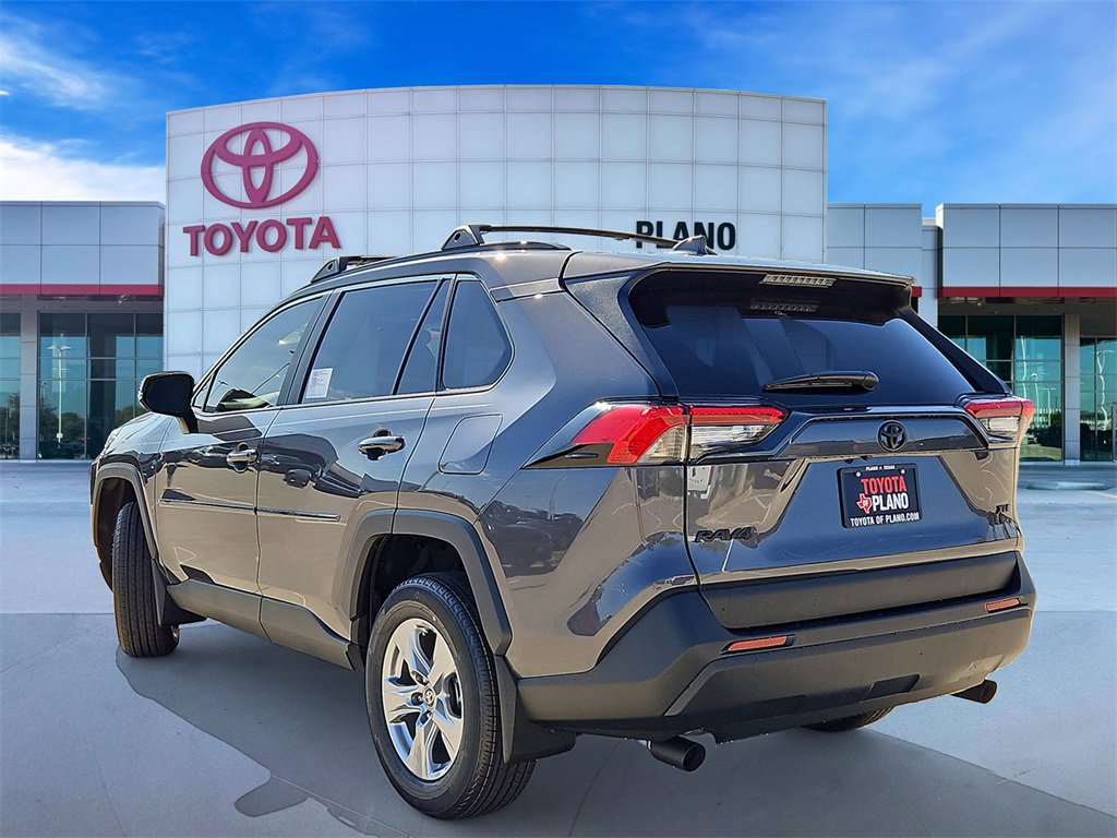 2025 Toyota RAV4 XLE photo 2