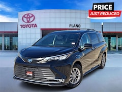 Used 2022 Toyota Sienna XLE Passenger Van near McKinney, TX