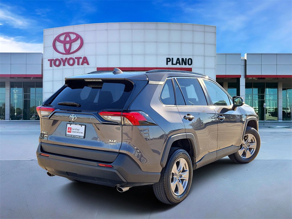 2022 Toyota RAV4 XLE photo 3