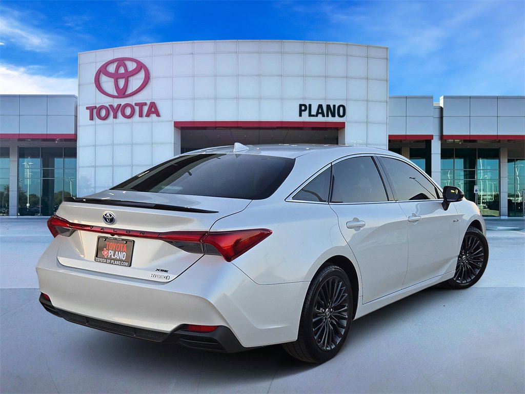 2021 Toyota Avalon Hybrid XSE photo 2