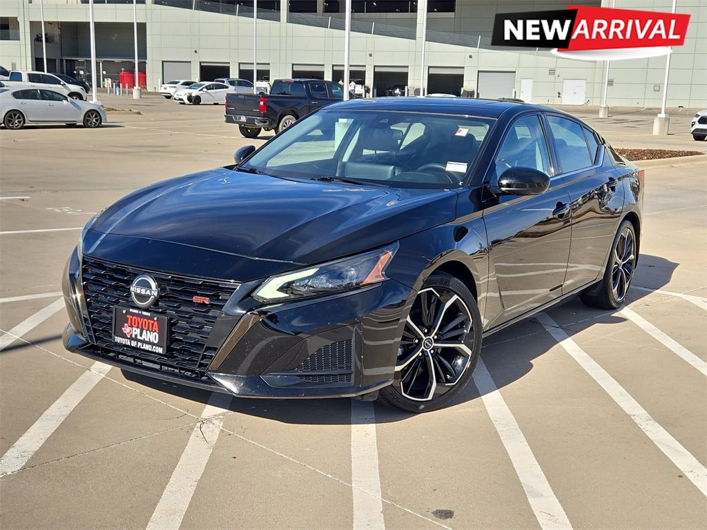 2023 Nissan Altima SR's photo