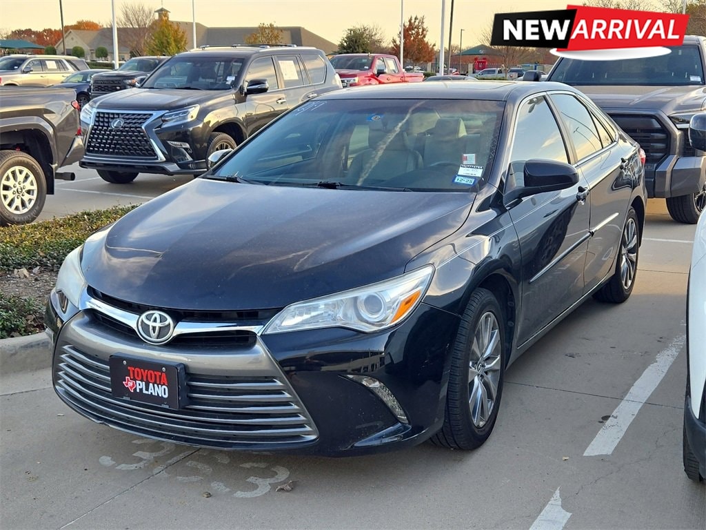 2017 Toyota Camry XLE's photo